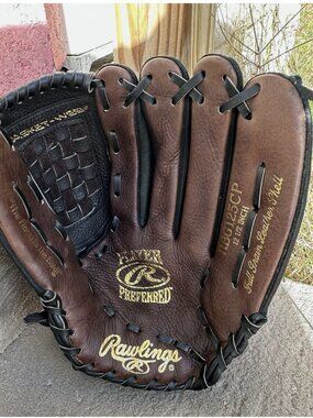 EUC, RAWLINGS PLAYER PREFERRED BASEBALL / SOFTBALL GLOVE. R-throw